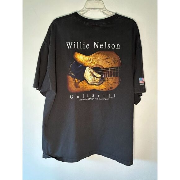 Willie Nelson black short sleeve graphic tee playing guitar size 2XL. #10-1442 - Picture 3 of 5